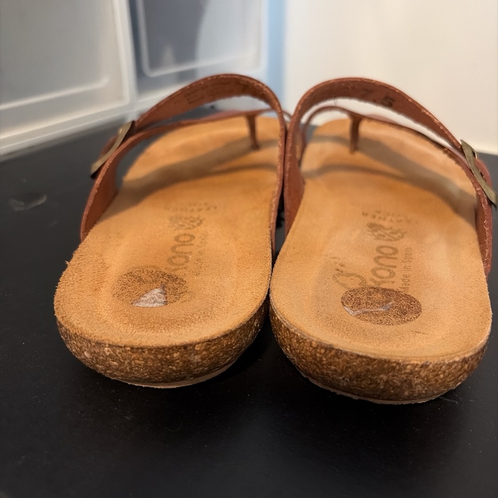 Elegant Tan Leather Sandals with Buckle - Picture 4 of 8